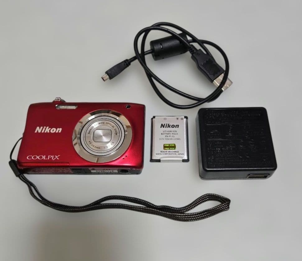 Nikon COOLPIX A100 レッド 本体と付属品
