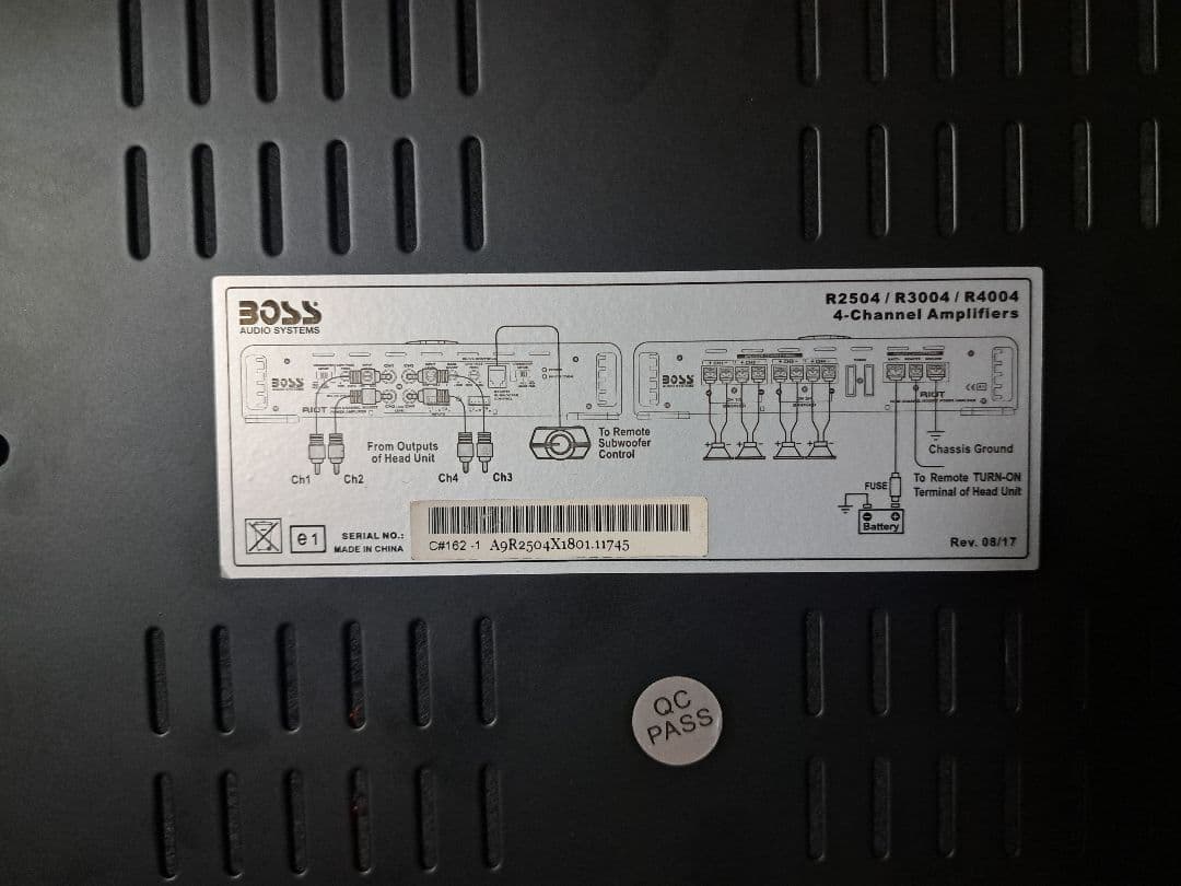 BOSS RIOT 1000W 4チャンネルアンプ