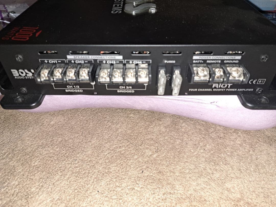 BOSS RIOT 1000W 4チャンネルアンプ