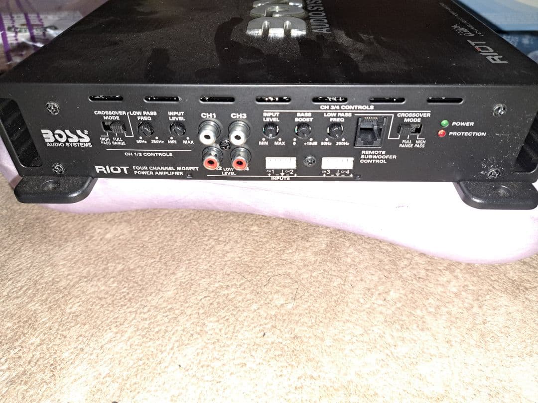 BOSS RIOT 1000W 4チャンネルアンプ