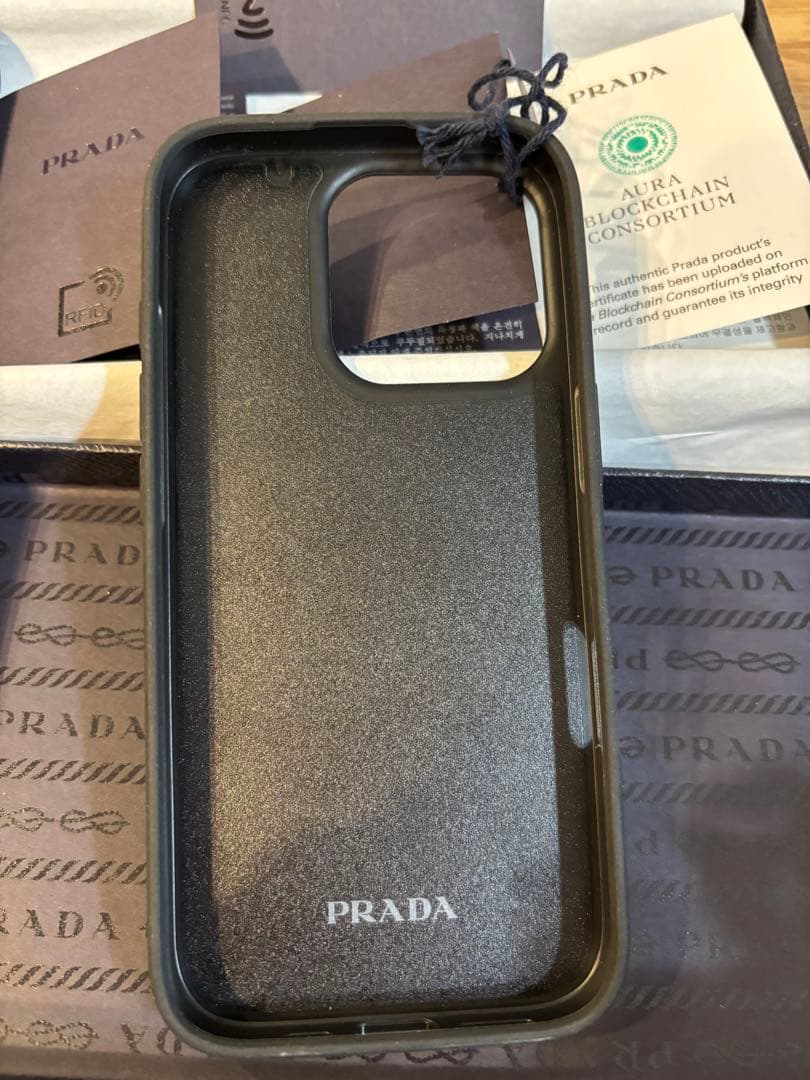 正規品PRADAiPhone 16 Pro 箱付き