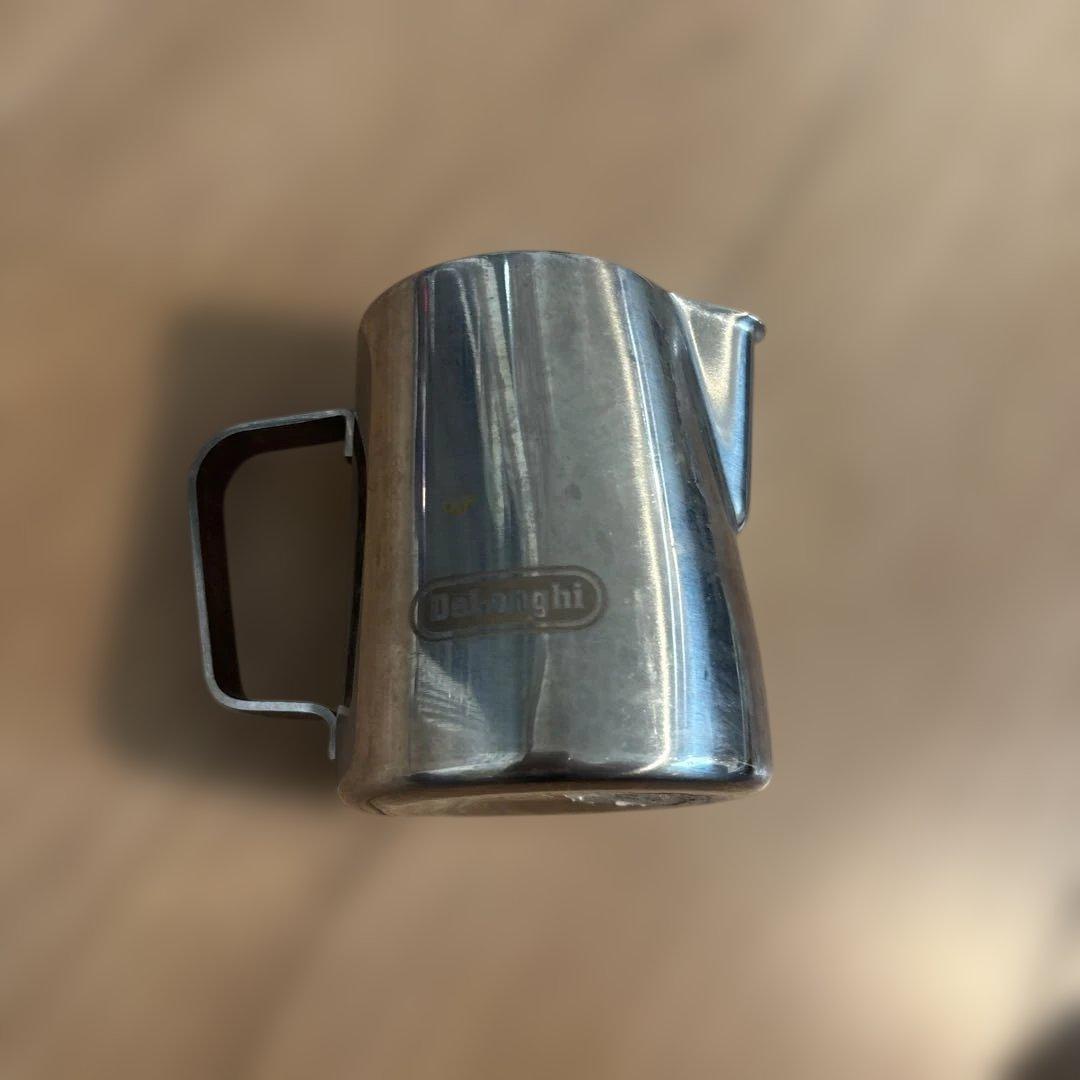 デロンギ マグニフィカ エスプレッソマシン　ミルクジャグ付き