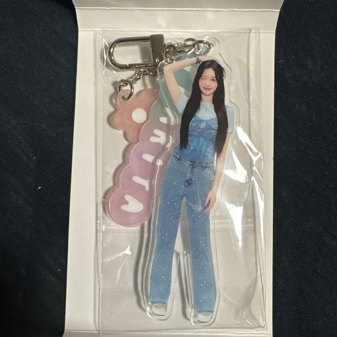 パリタ、トレカ15枚＆フォトチャーム＆缶バッチセット