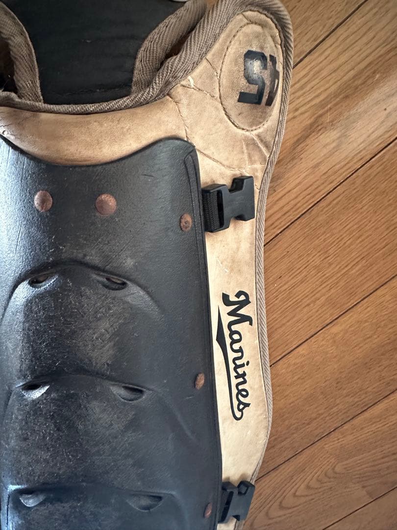 千葉ロッテマリーンズ　田村龍弘　レガース　実使用