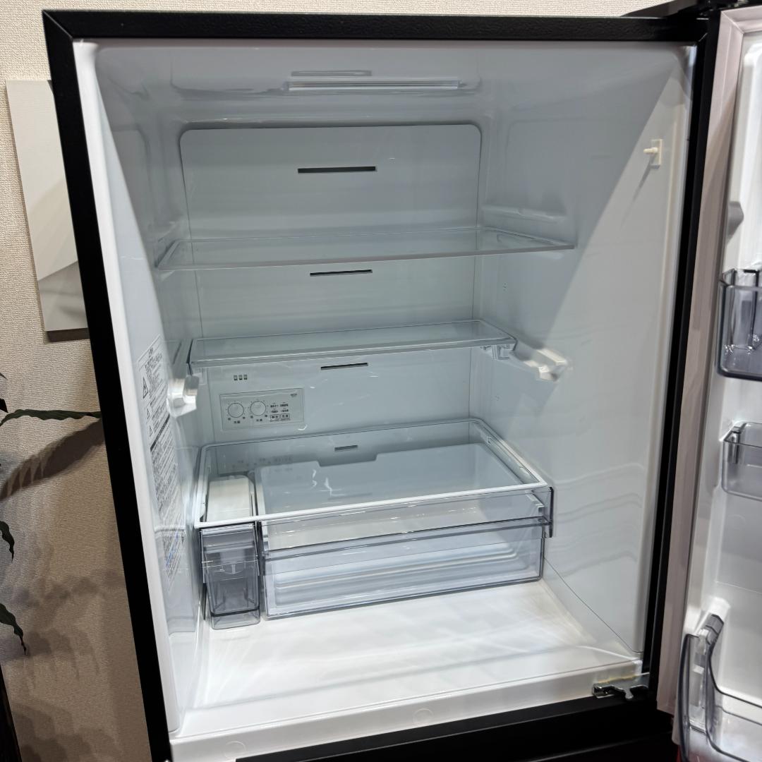 東京23区送料無料　美品東芝3ドア冷蔵庫2023年製　326L　GR-U33SC