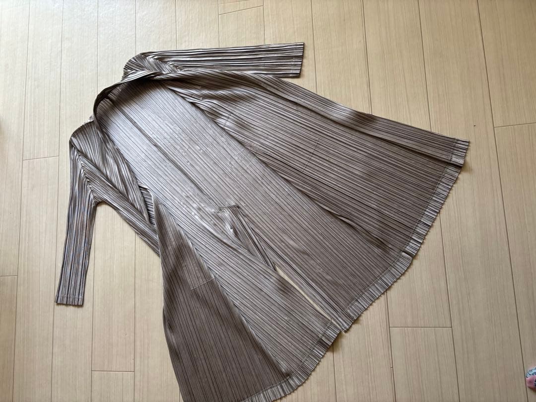 PLEATS PLEASE シルバー　ロングカーディガン　３