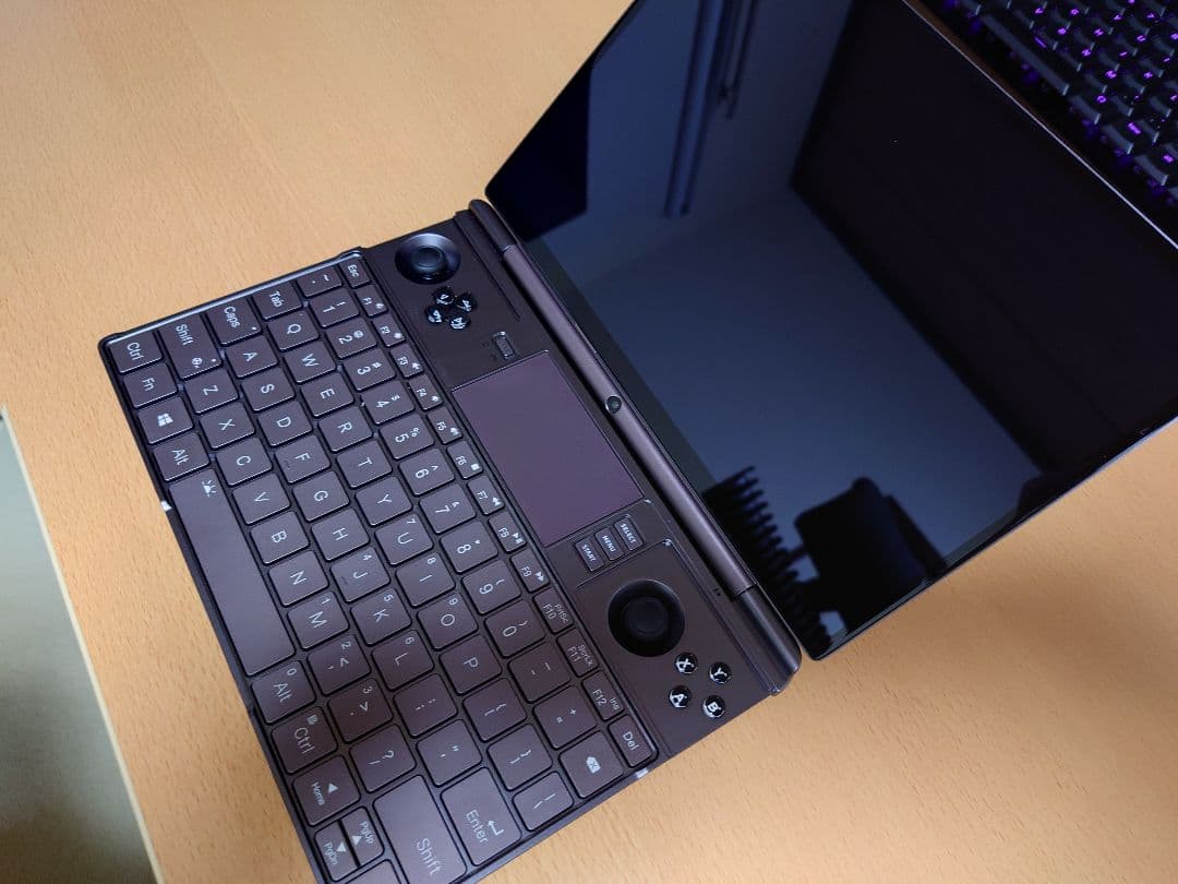 GPD WinMax2 (6800U) （メモリ/SSD：32GB/1TB)
