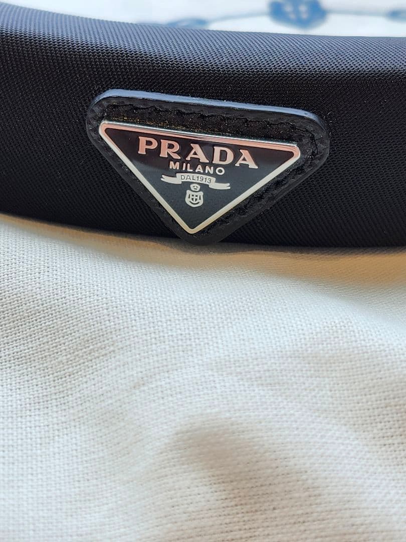 PRADA ブラック ヘアバンド　カチューシャ　正規品　中古品