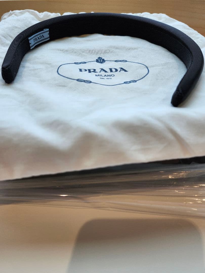 PRADA ブラック ヘアバンド　カチューシャ　正規品　中古品