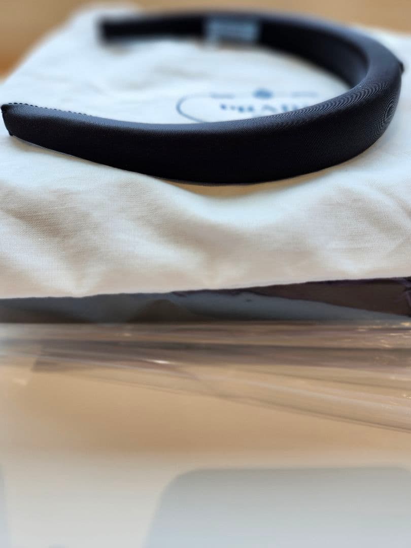 PRADA ブラック ヘアバンド　カチューシャ　正規品　中古品