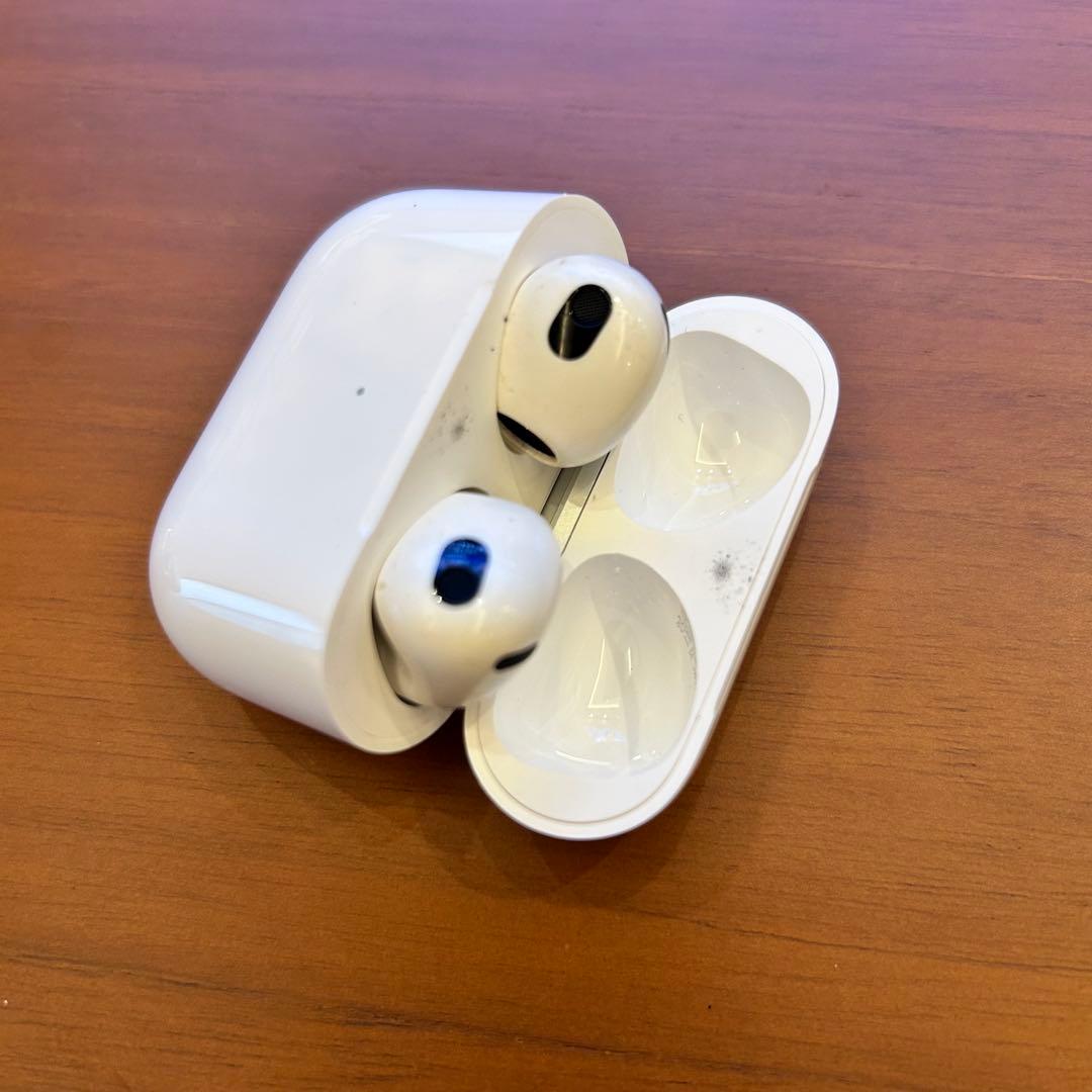 美品【AirPods 第3世代】+【iFace AirPodsケースカラビナ付】