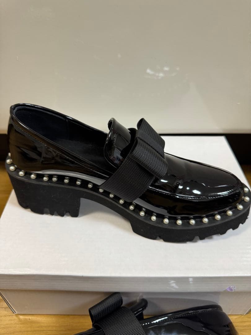 美品　アキロン×Donobanコラボ パールリボンローファー　S