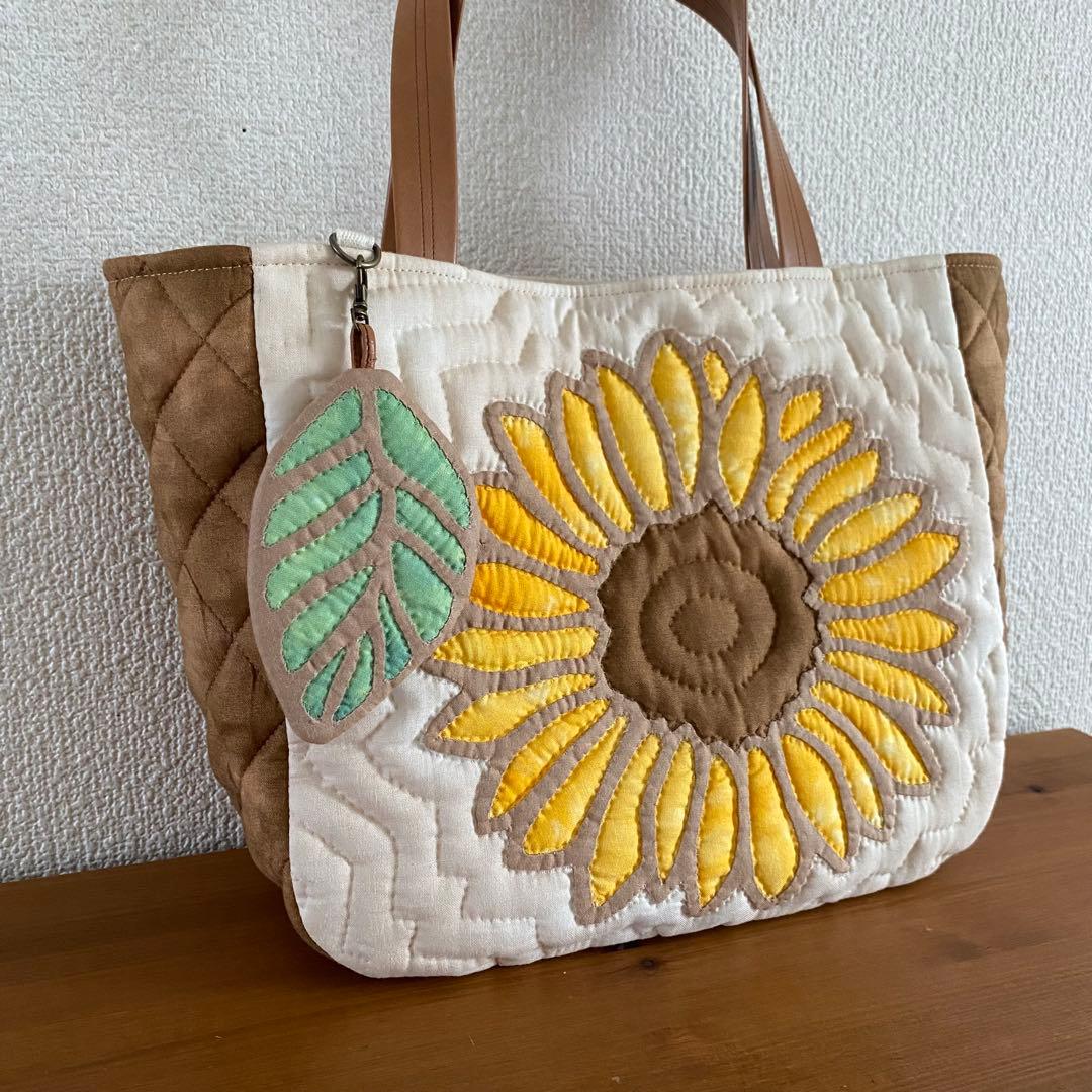 ハワイアンキルト◆トートバッグ◆ひまわり◆ハンドメイド◆チャーム付き