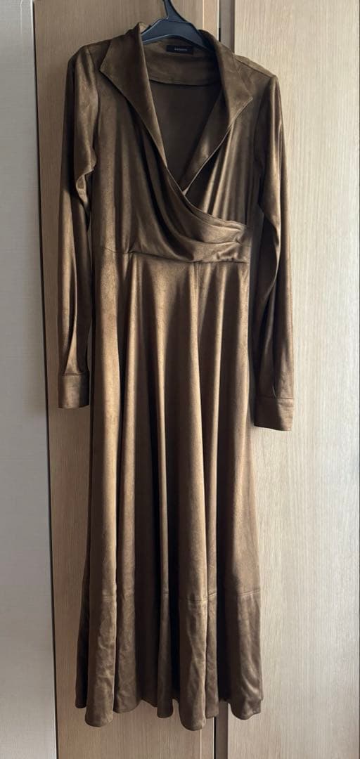 anuans スウェードオープンカラーワンピース