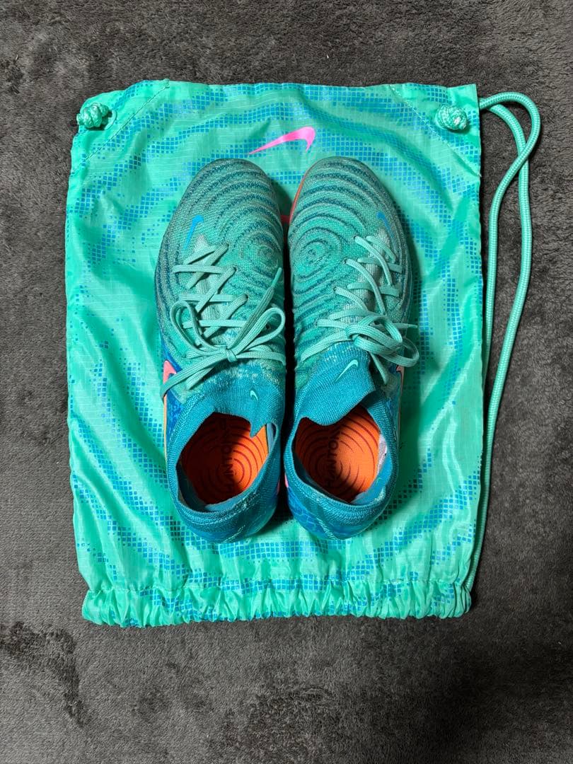 Nike Phantom サッカーシューズ 青・緑・ピンク