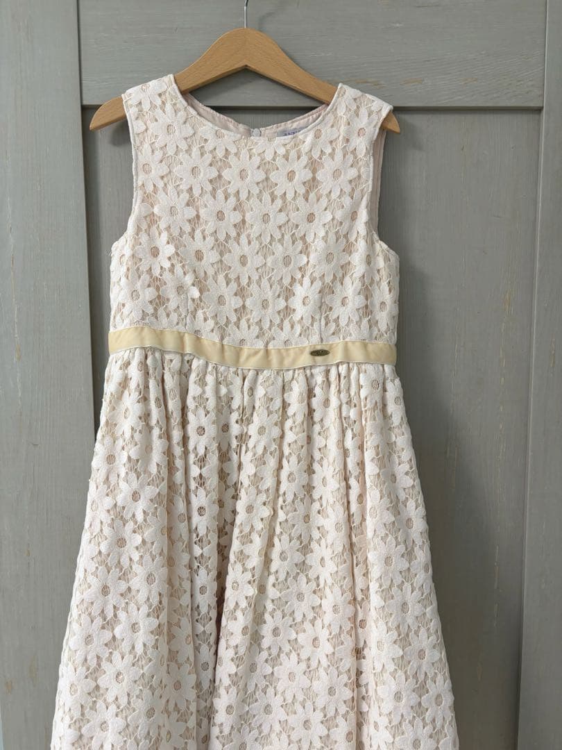 花柄レースドレス クリーム色 ノースリーブ
