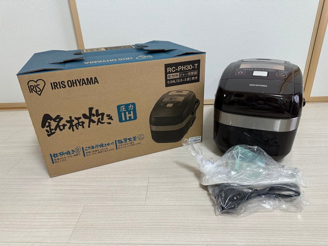 【新品同様】アイリスオーヤマ　圧力IH銘柄炊き　炊飯器　RC-PH30-T