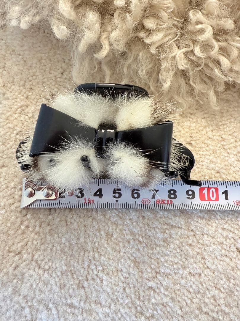 アレクサンドル ドゥ パリ　白黒ファー付き　リボンクリップ　スワロフスキー