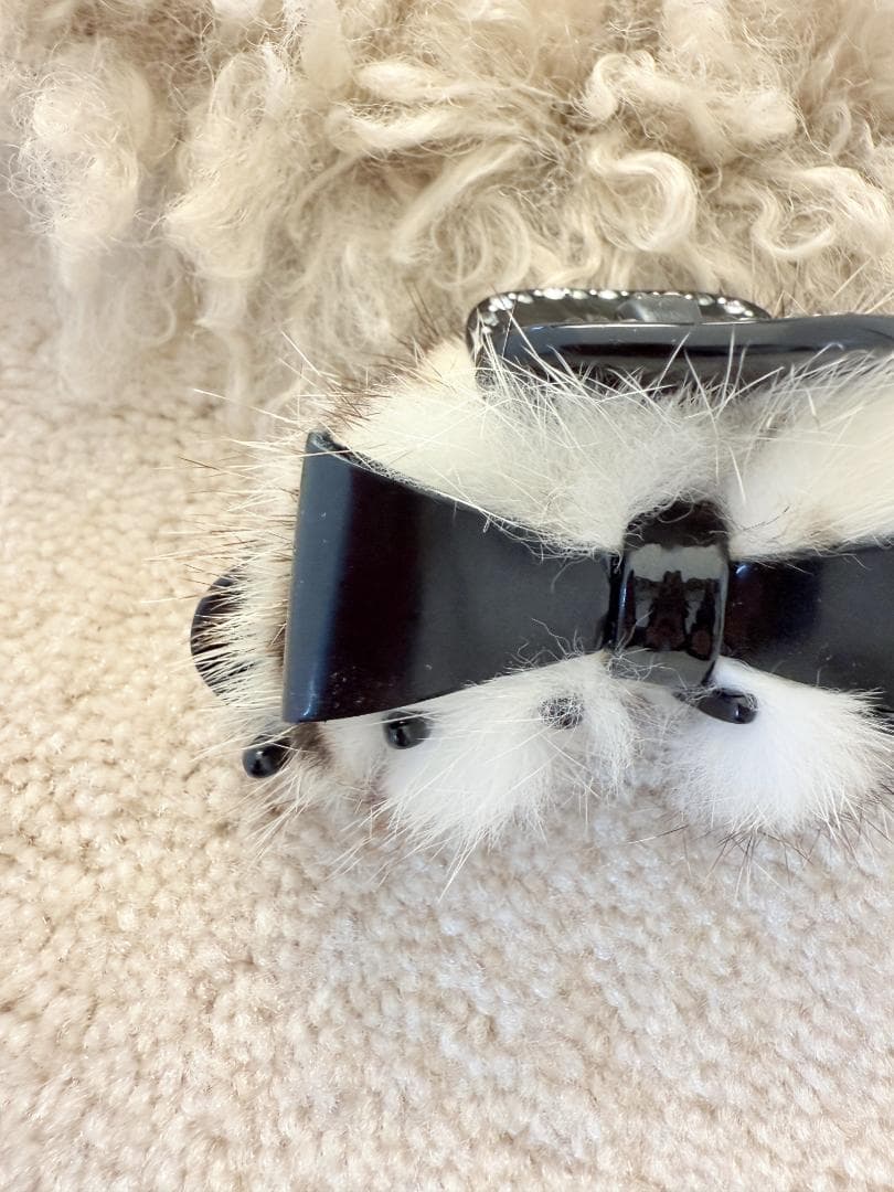 アレクサンドル ドゥ パリ　白黒ファー付き　リボンクリップ　スワロフスキー