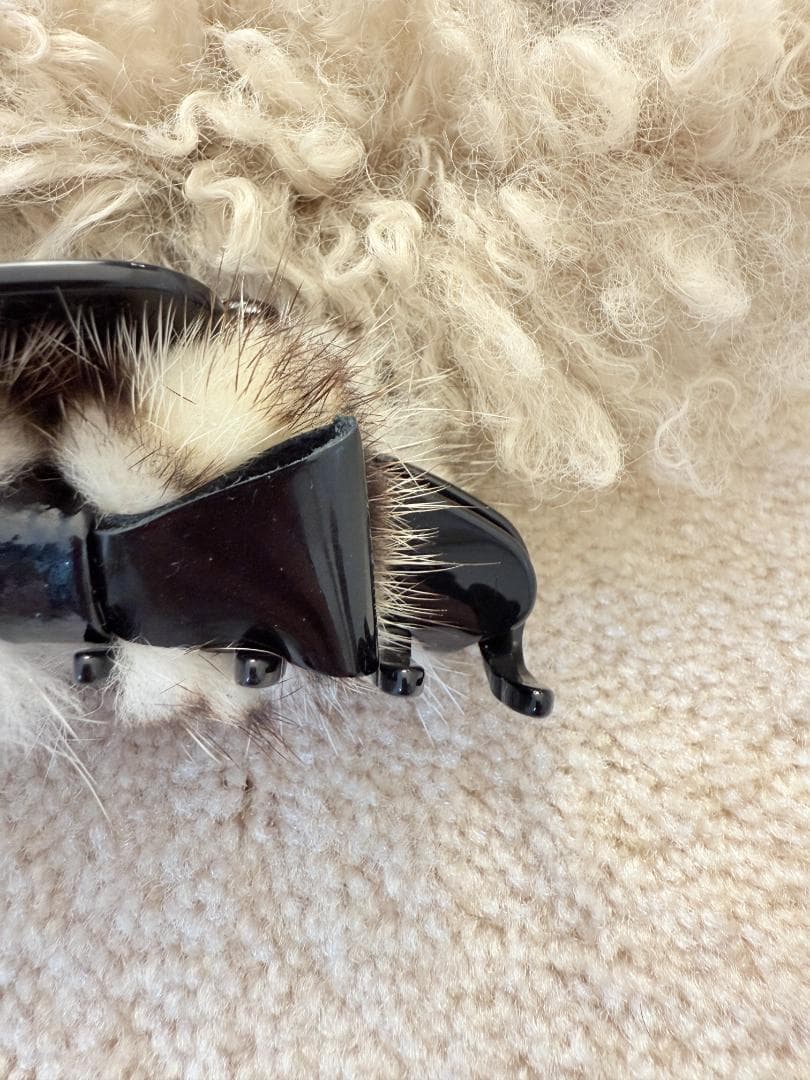 アレクサンドル ドゥ パリ　白黒ファー付き　リボンクリップ　スワロフスキー