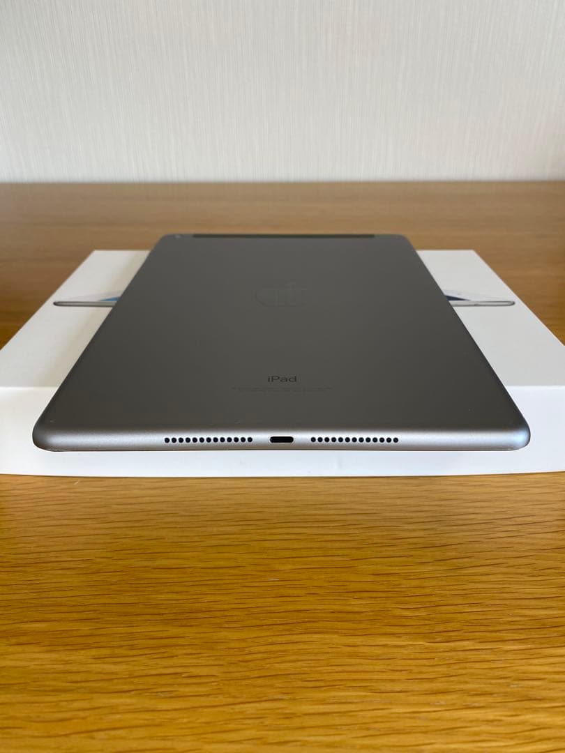 iPad本体 電池 良好　iPad第6世代　１２８ＧＢ