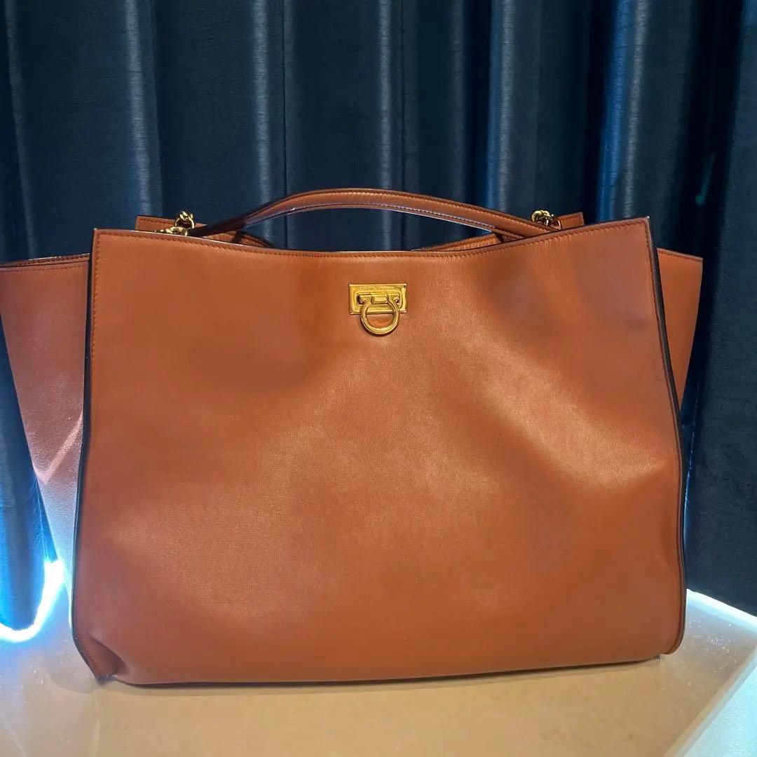 フェラガモ　ブラウントートバッグ