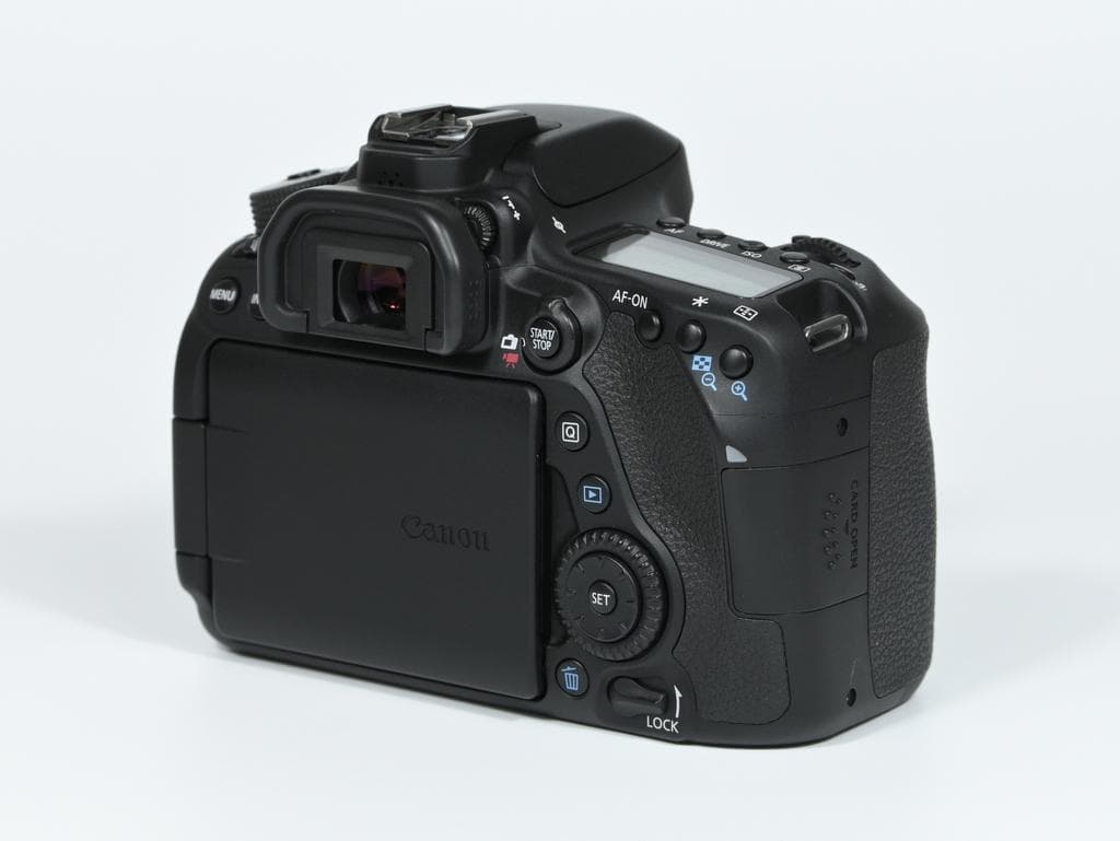 【超美品】 キヤノン　Canon EOS 80D ボディ《ショット数7029》