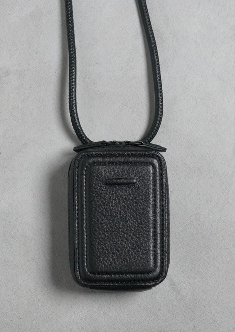 objcts.io ストラップ一体型マイクロバッグ ブラック