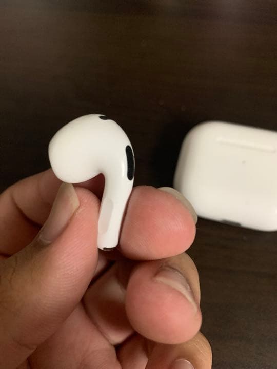 AirPods3世代本体、左耳