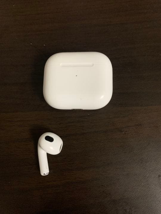 AirPods3世代本体、左耳