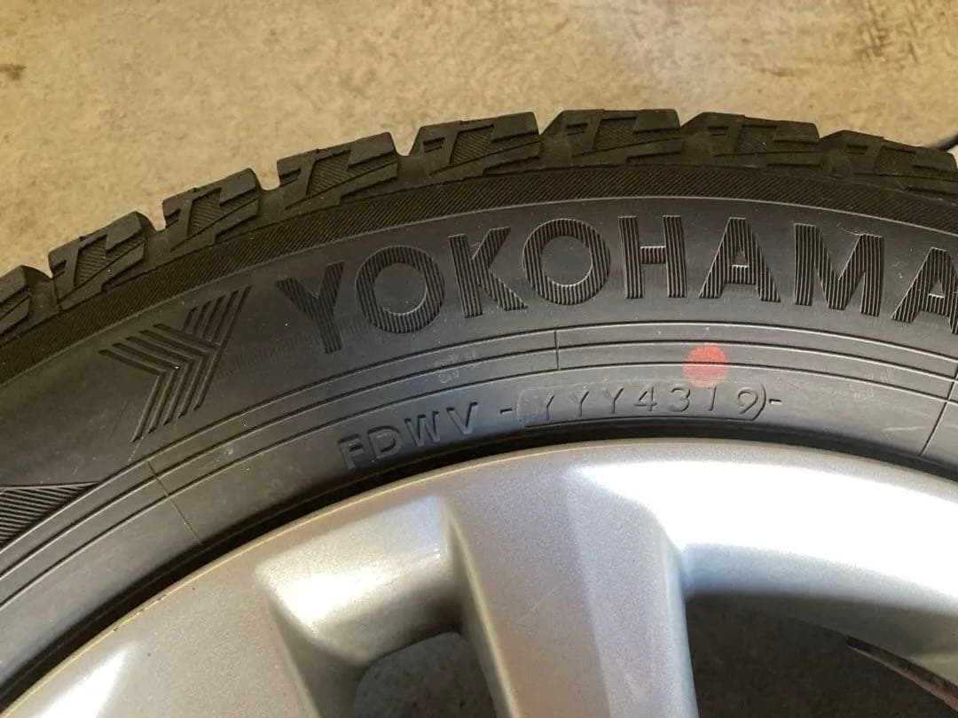 トヨタウィッシュ純正ホイール　ヨコハマスタッドレスタイヤ ４本セット