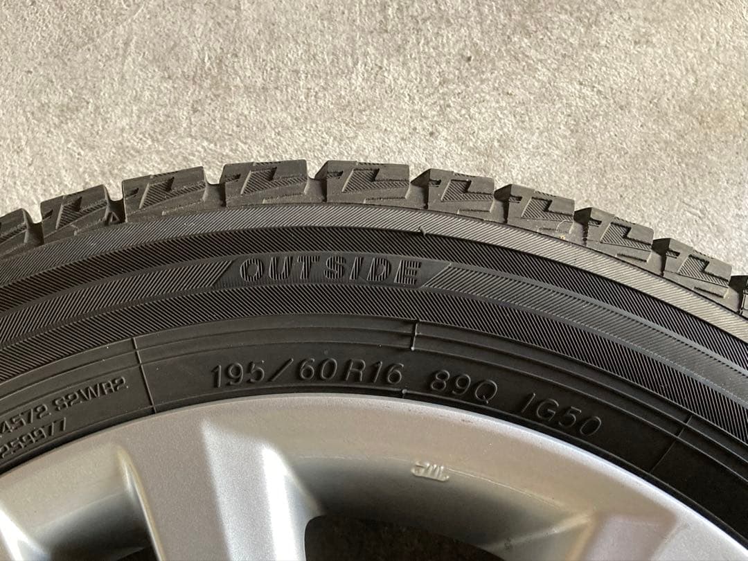 トヨタウィッシュ純正ホイール　ヨコハマスタッドレスタイヤ ４本セット