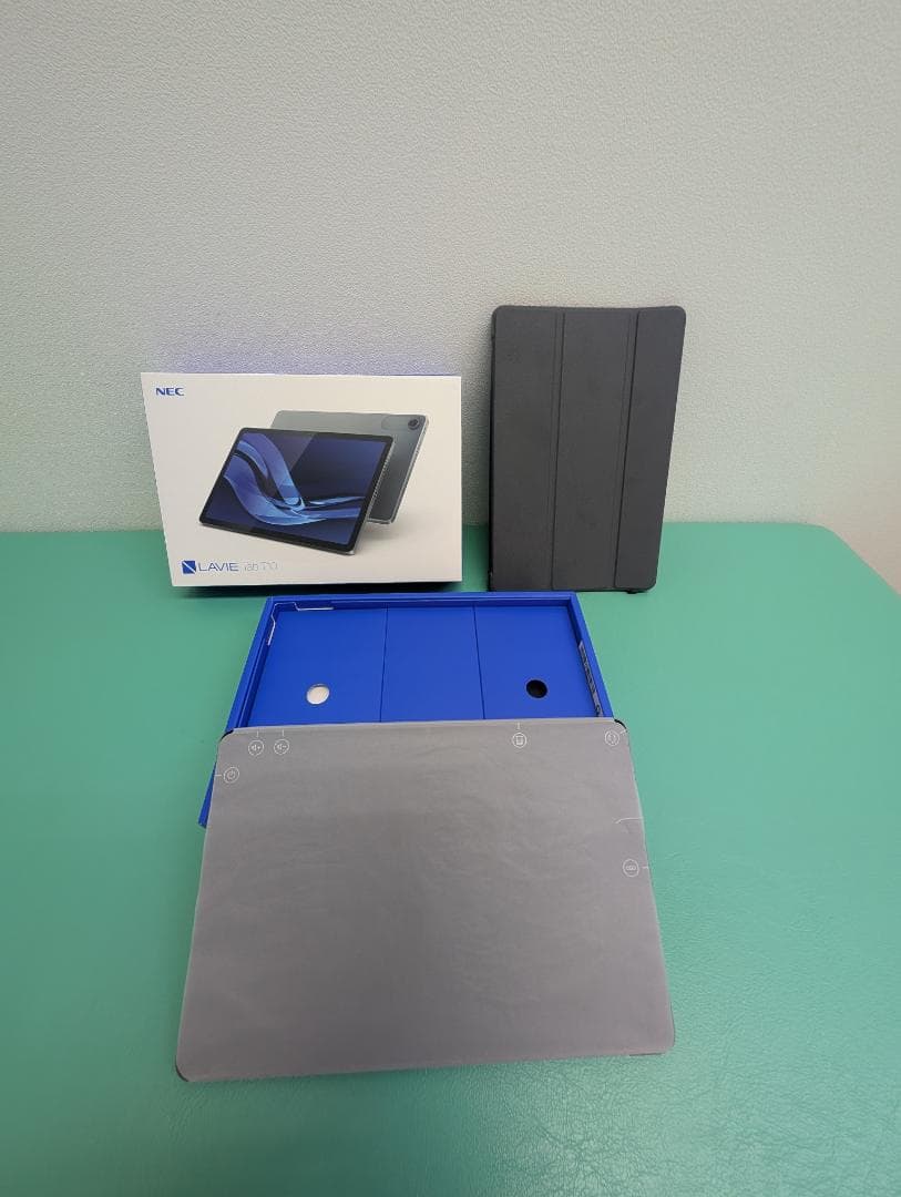 フ*い様 NEC LAVIE Tab PC-T1055KAS カバー付き