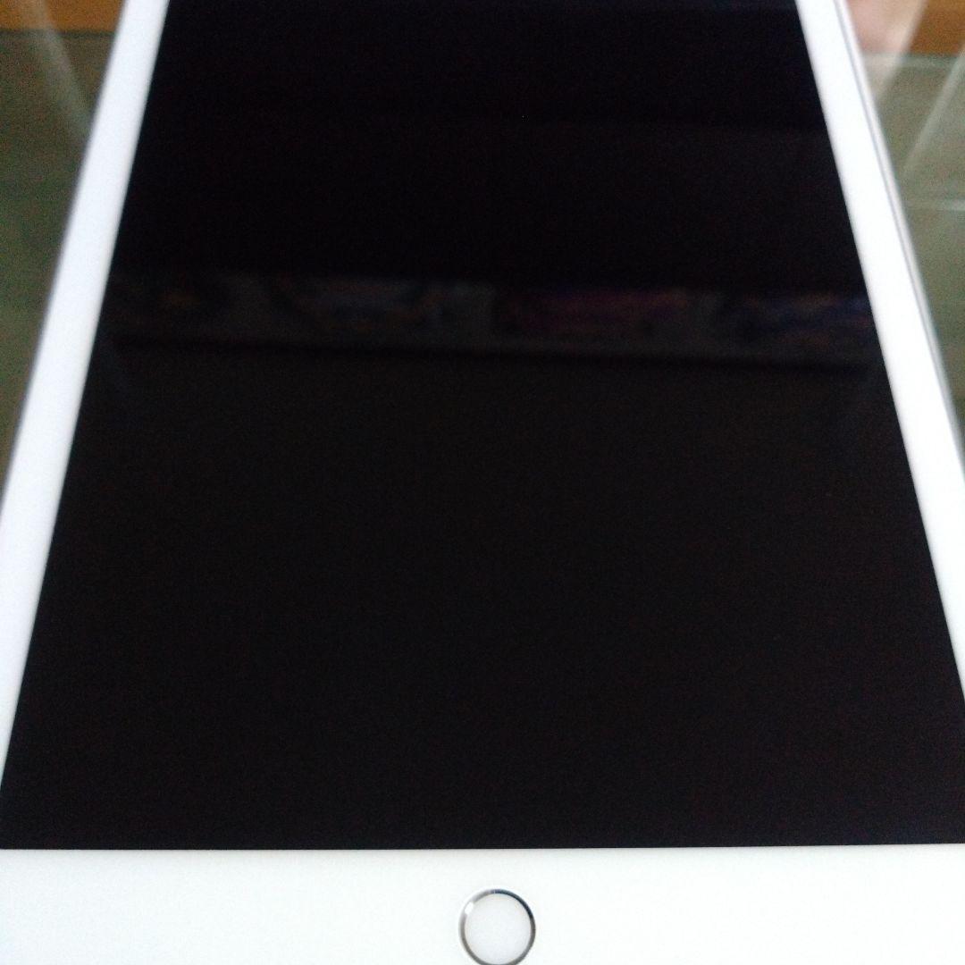 Apple iPad 第5世代　ホワイト 本体