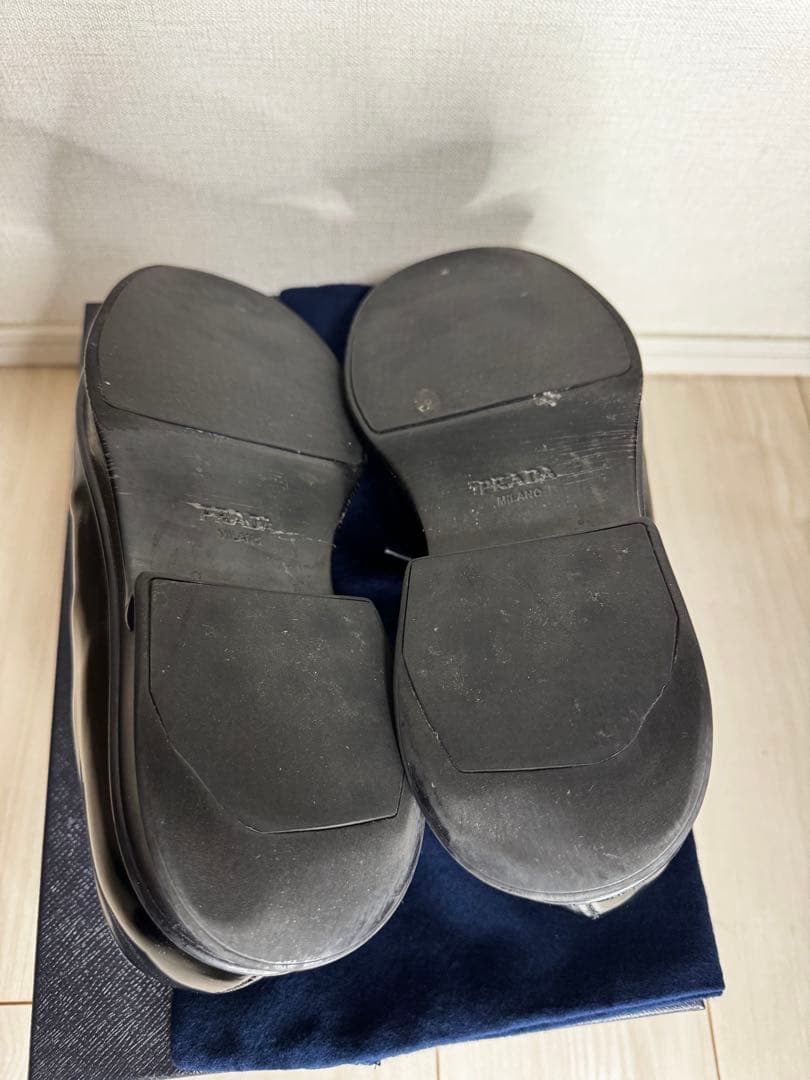 プラダ　黒レザー ドレスシューズ