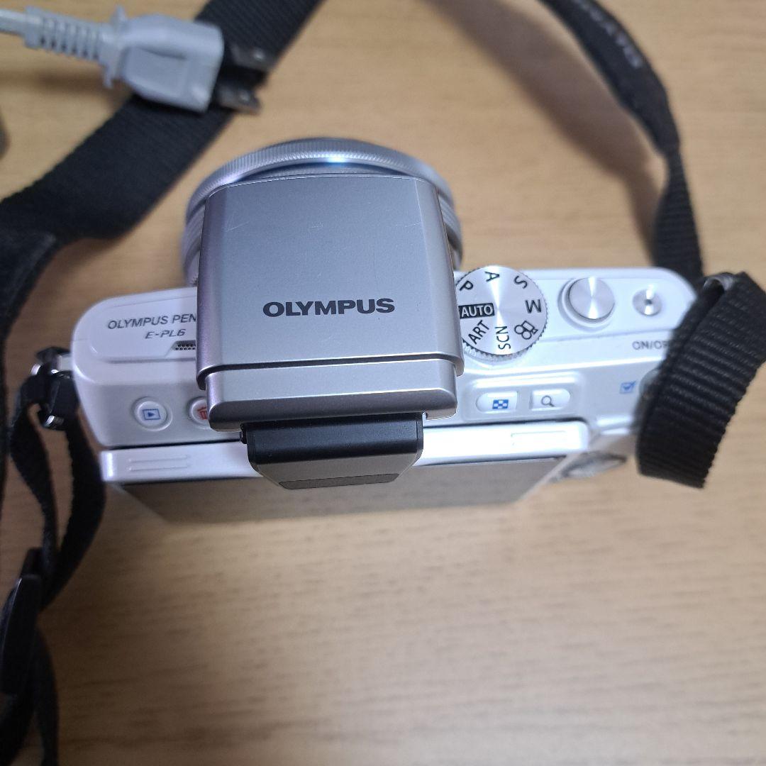 ミラーレス一眼OLYMPUS PEN Lite E-PL6　フラッシュ付き　美品
