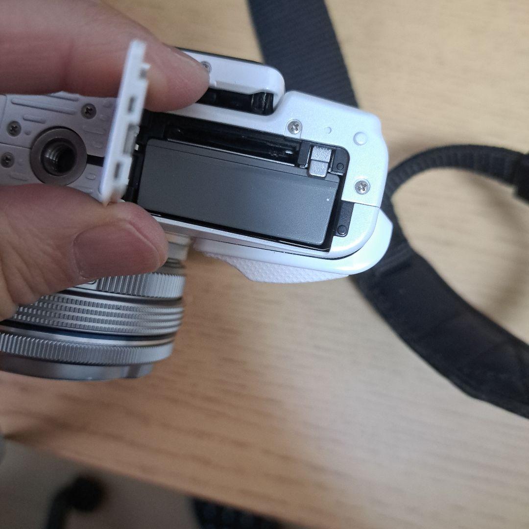 ミラーレス一眼OLYMPUS PEN Lite E-PL6　フラッシュ付き　美品