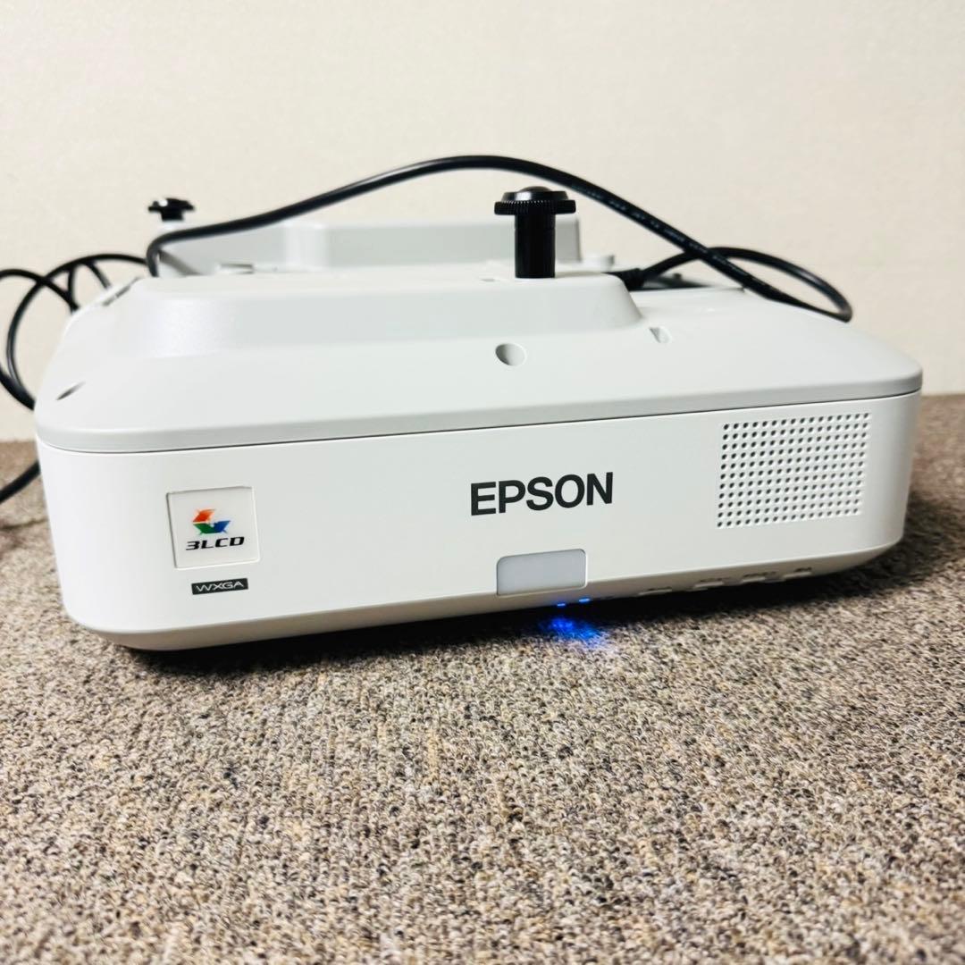 C56美品✨EPSON 短焦点 ビジネスプロジェクター 壁掛け対応！