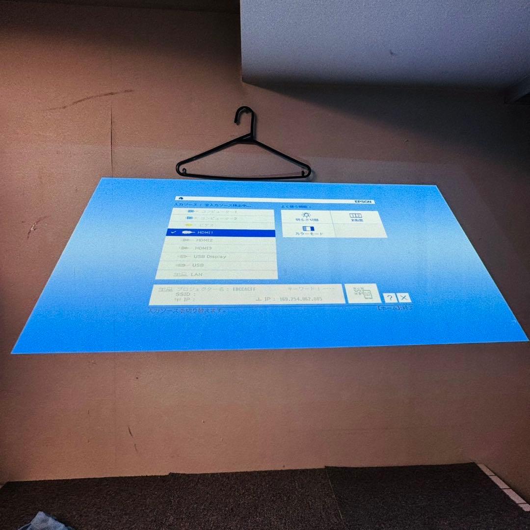 C56美品✨EPSON 短焦点 ビジネスプロジェクター 壁掛け対応！