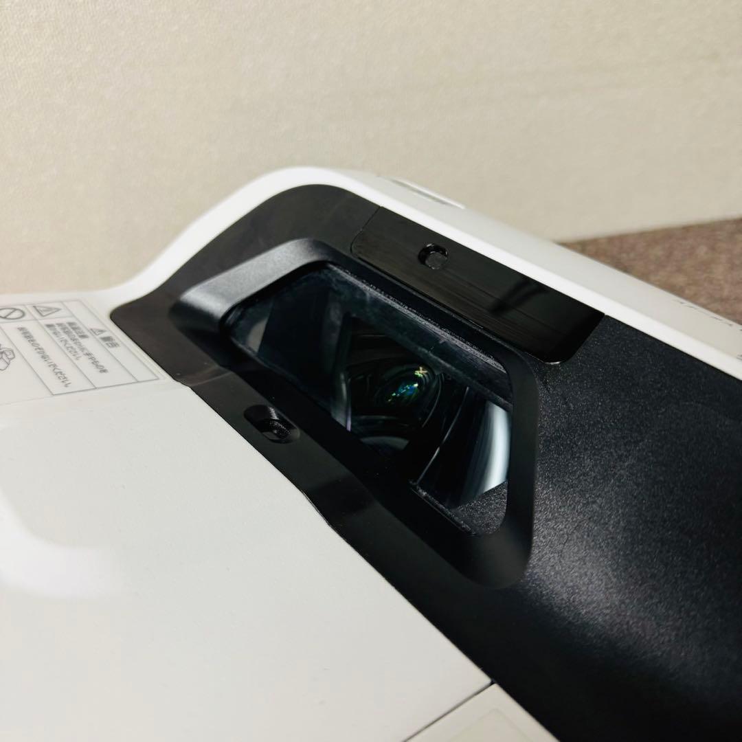 C56美品✨EPSON 短焦点 ビジネスプロジェクター 壁掛け対応！
