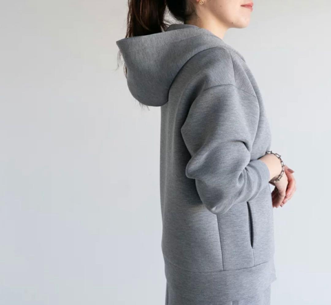 i need more shoes ダンボールニットパーカー