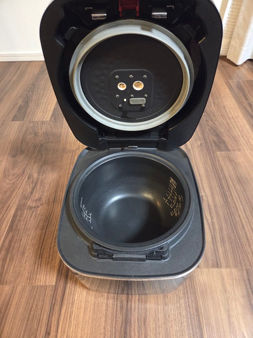 【大幅値下げ中】【土鍋圧力IH】タイガー 炊飯器 5.5合 JKX-V102