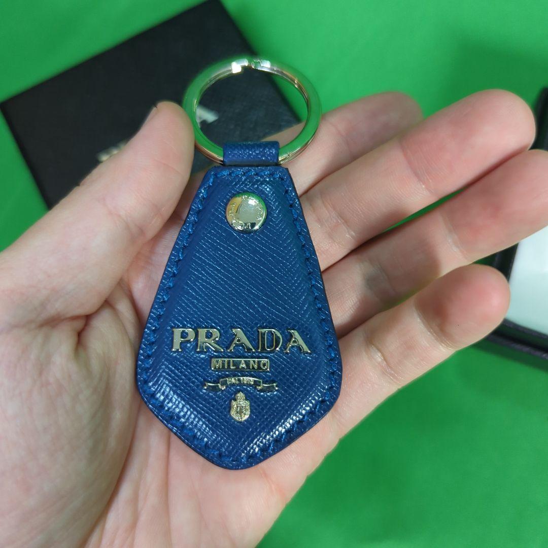 PRADA　ネイビー キーホルダー