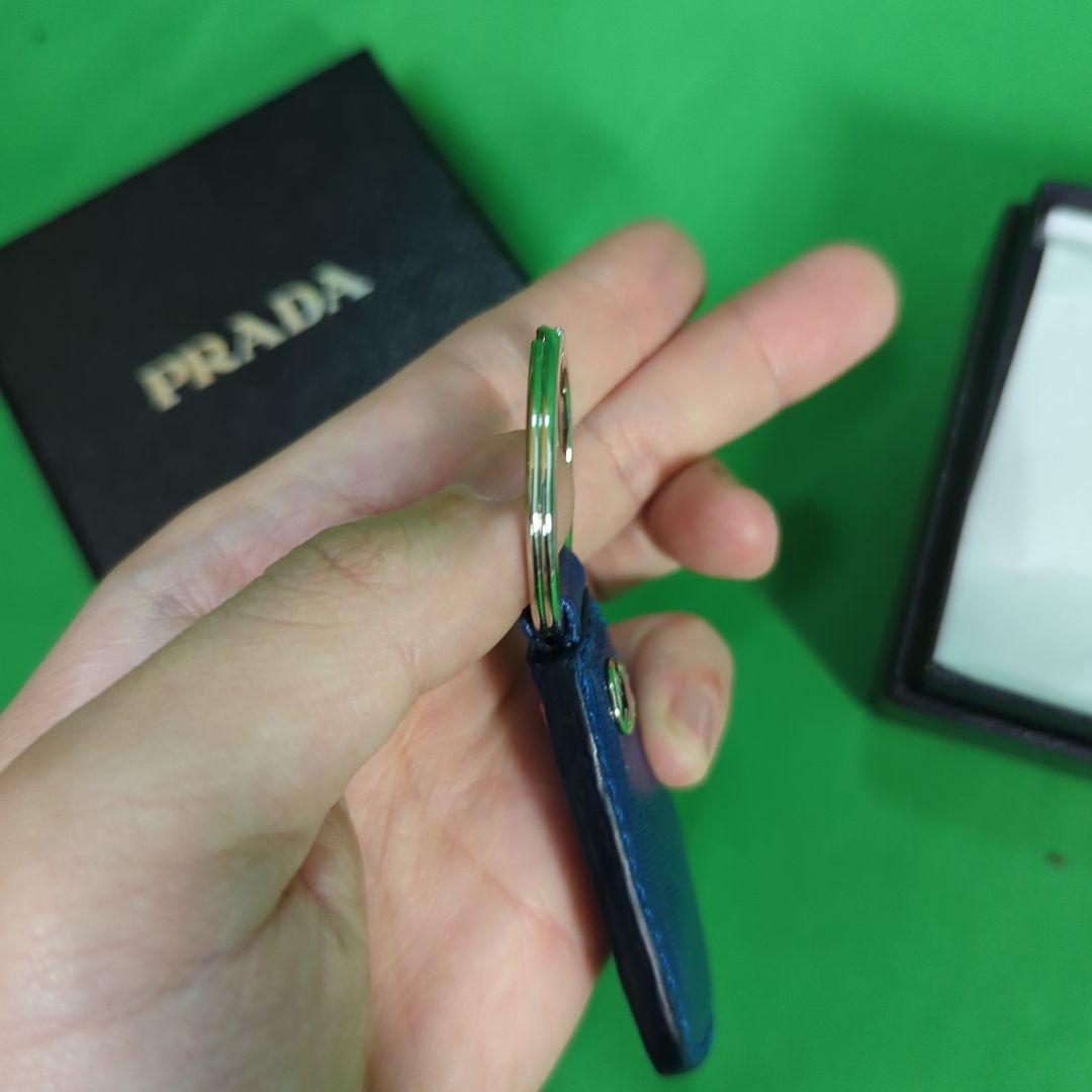 PRADA　ネイビー キーホルダー