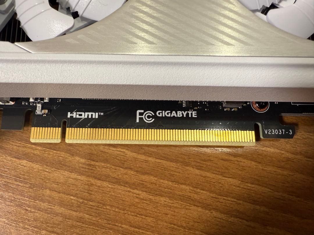 GIGABYTE GEFORCE RTX 4060 AERO OC 8G美品