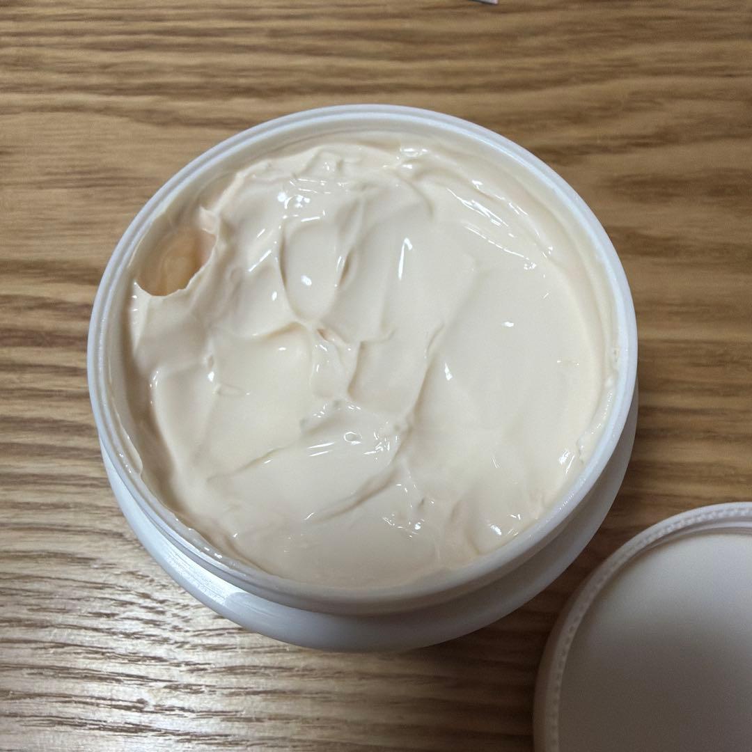 LAURA MERCIER アンバーバニラ　セラムボディクリーム 200ML