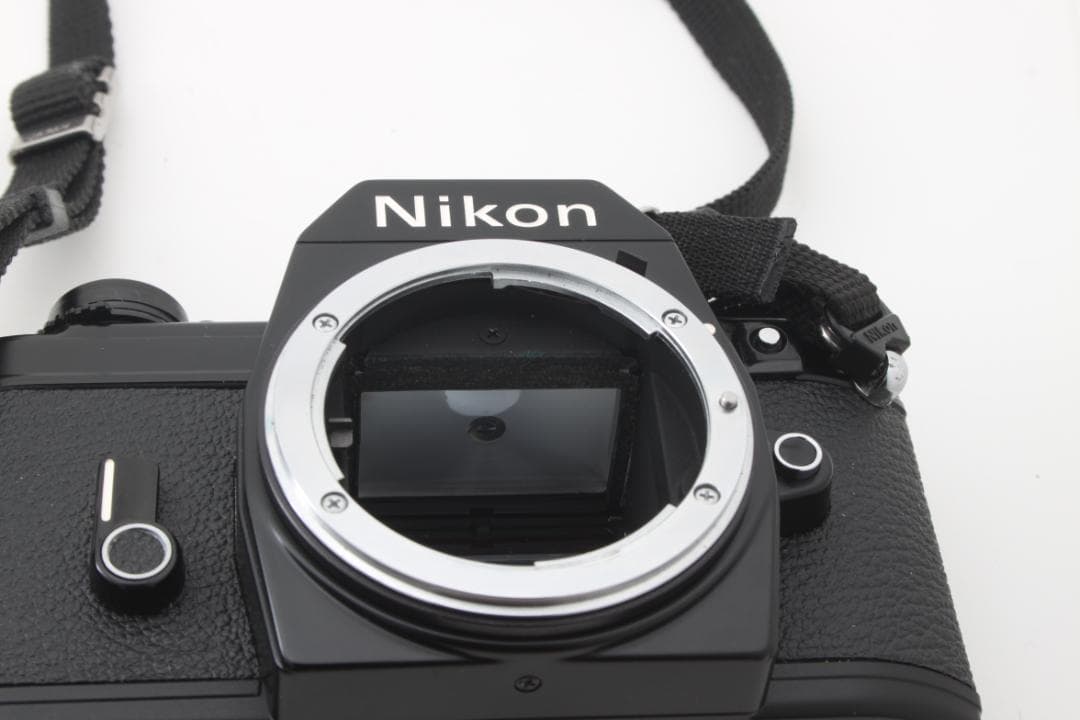 Nikon EM 　Nikkor 50mm f/1.8パンケーキレンズ