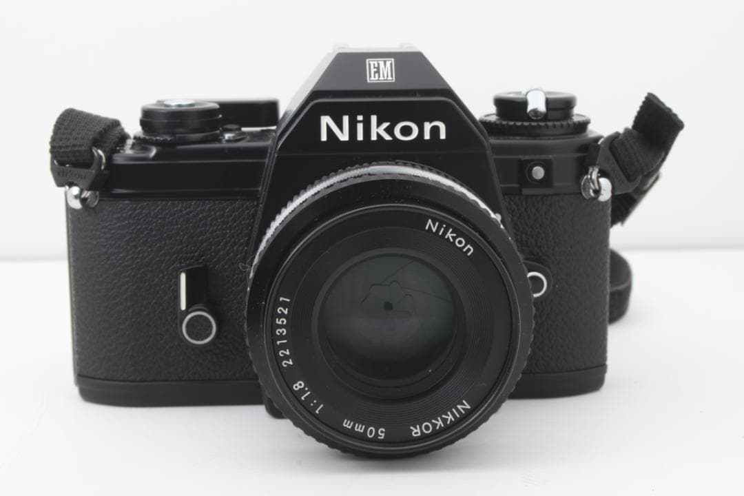 Nikon EM 　Nikkor 50mm f/1.8パンケーキレンズ