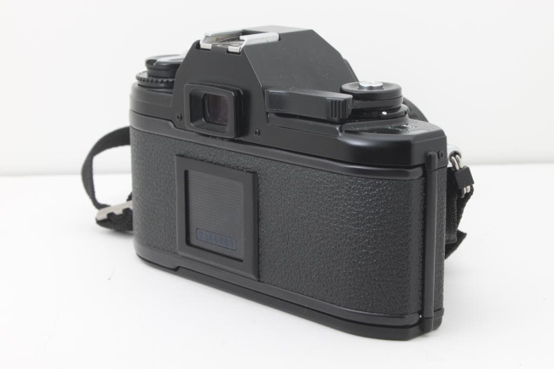 Nikon EM 　Nikkor 50mm f/1.8パンケーキレンズ