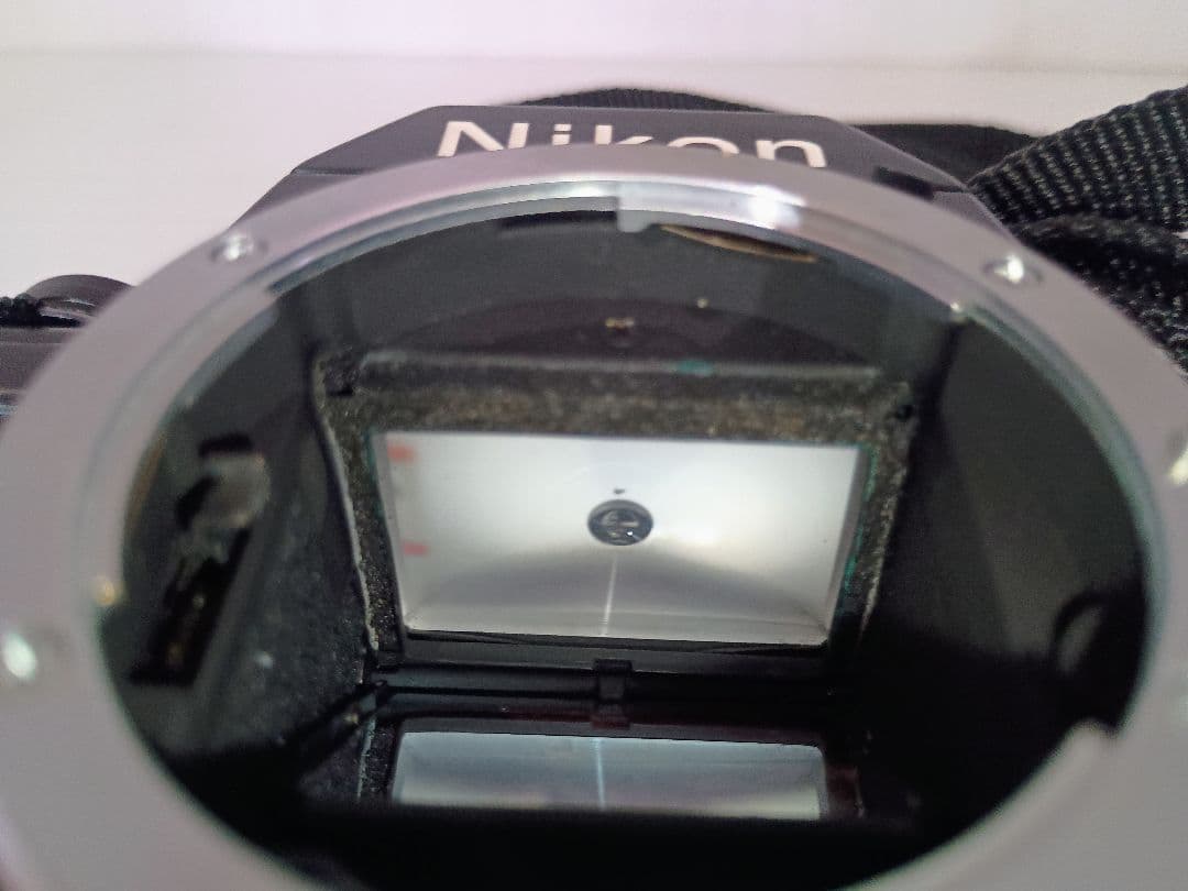 Nikon EM 　Nikkor 50mm f/1.8パンケーキレンズ